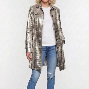 Handgjord krokodilpräglad läderkappa för kvinnor, mellanlång silverfärgad exotisk trenchcoat