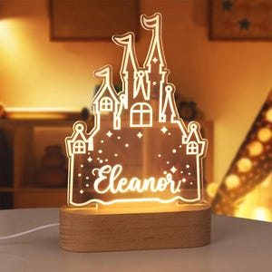 Luz de noche LED acrílica con nombre de castillo de princesa de dibujos animados personalizada con base de madera, decoración del hogar, regalo de cumpleaños para el día del niño, hijas y niñas.
