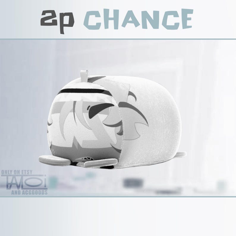 Pode incluir: Um brinquedo de pel&uacute;cia branco com detalhes em preto e cinza, apresentando um design de personagem. O texto "2p CHANCE" &eacute; exibido na parte superior. O nome da loja Etsy "TAOI AND ACGGOODS" est&aacute; na parte inferior.