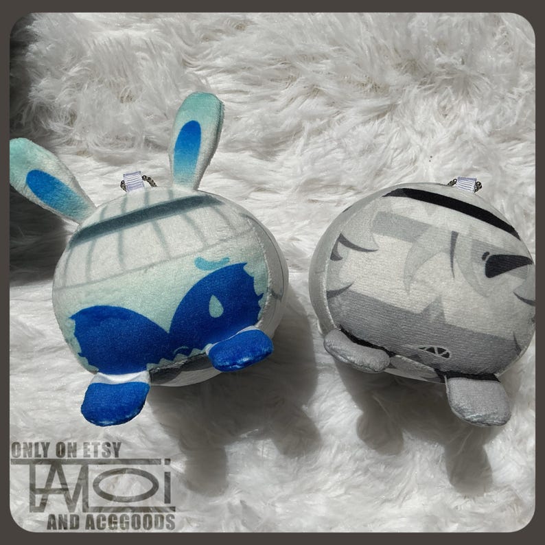 some READY TO SHIP | Roblox Forsaken - Chance & Mafioso / Don Sonnellino ( doublefedora ) | Mochikororin Plush Keychains imagem 3