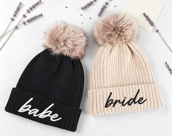 Gorro personalizado com monograma bordado, gorro de inverno para bebê com pompom de pele sintética, gorro de inverno para festa de casamento.