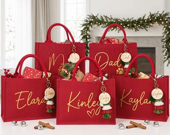 Sacola de presente de Natal personalizada em juta com pingente personalizado, sacola de presente com nome para as festas de fim de ano e véspera de Natal.