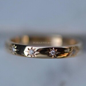 14k massief gouden moissanite eeuwigheidsring, hemels sieraad, ring met sterrengravure, stapelring, jubileumcadeau voor haar