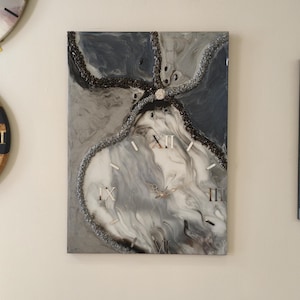 60x83 cm Gray & Black Epoxy Wall Clock – Handmade Resin with Stones – Silent Large Decorative Clock