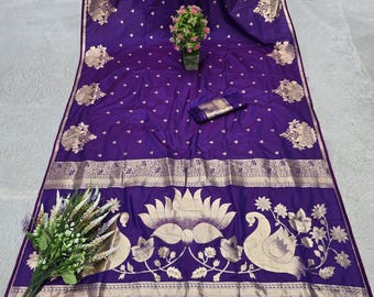 Saree in morbida seta Banarasi viola con camicetta, sari da sposa indiani, sari