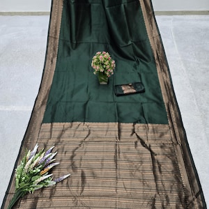 Sari en soie vert lichi : tenue de mariage indienne avec bordure dorée