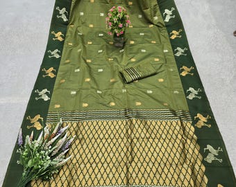 Sari de seda suave verde, bordado Zari dorado, borde Banarasi