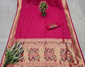Klassieke Zuid-Indiase sari, etnische roze paithani-zijden sari met bijpassende blouse