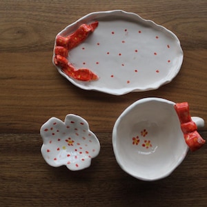 Ręcznie robiony ceramiczny kubek i talerzyk