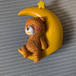 Whimsical Teddy Bear on Crescent Moon Figurine – Cute Nursery Decor, Dreamy Gift Idea, Sleepy Bear Ornament