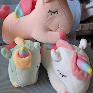 Pastelkleurige eenhoorn knuffels – slaperige ogen en regenbooghoorns – kawaii knuffel – grillige kleuren – magisch cadeau voor kinderen en verzamelaars