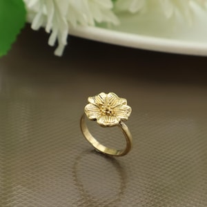 Gold Flower Ring, Floral Design Jewelry, Handmade Gold Ring, Unique Statement Ring, Gift for Her, Nature-Inspired Jewelry