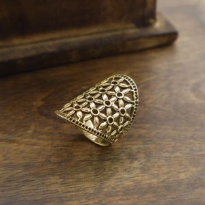 Boho Brass Floral Ring: Vintage Flower Statement Jewelry
