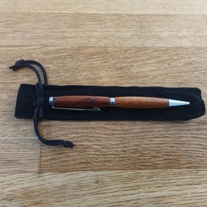 Handgefertigter SlimLine Pen aus Neuguinea Rosenholz