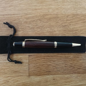 Handcrafted Western Rosewood Sierra Twist Pen – Reclaimed Century-Old Timber