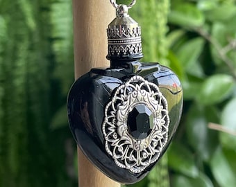 Collar con frasco de perfume de cristal vintage en forma de corazón