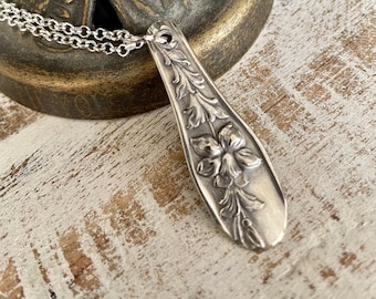 Collar vintage con cuchara de plata de ley