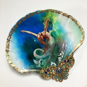 Decoupaged Mermaid Shell Jewelry Dish: Coastal Trinket Decor