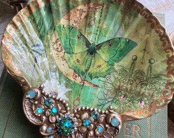 Plato para joyería con conchas decoupage: Plato para baratijas con forma de polilla Luna y pan de oro