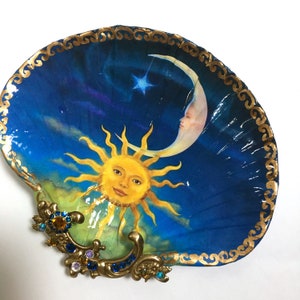 Decoupaged Sun and Moon Shell Jewelry Dish: Vintage Style Trinket Dish