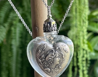 Collar con frasco de perfume de cristal en forma de corazón, de inspiración Art Nouveau vintage