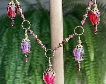 Collar con colgante de flor de vidrio soplado morado y rojo: Elaborado artesanalmente