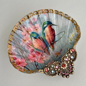 Decoupaged Shell Jewelry Dish, Spring Time And Robin Birds, Alter dish, Costal Decor