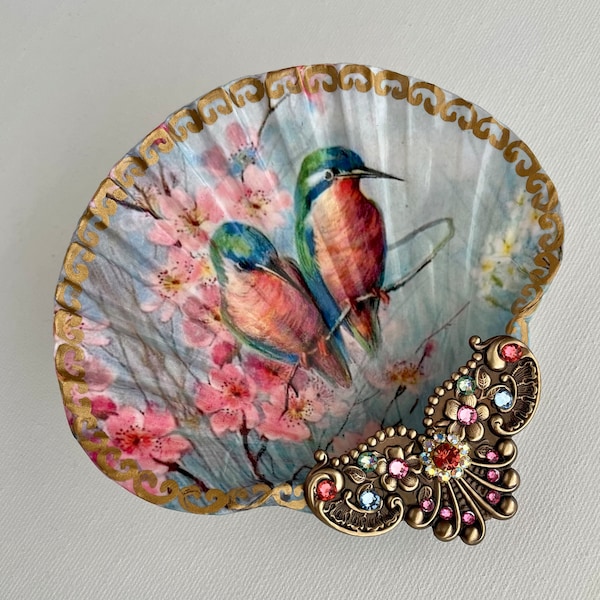 Decoupaged Shell Jewelry Dish, Spring Time And Robin Birds, Alter dish, Costal Decor