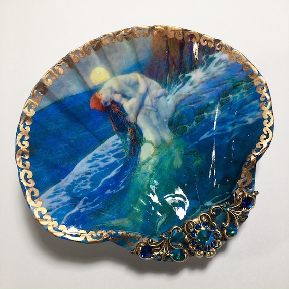 Decoupaged Mermaid Shell Jewelry Dish: Vintage Style Altar Dish