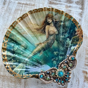 Decoupaged Shell Jewelry Dish, Mermaid shell dish,  Jewelry Storage Ring dish, Mermaid Dish,  Trinket Dish, Coastal Decor, Alter Dish