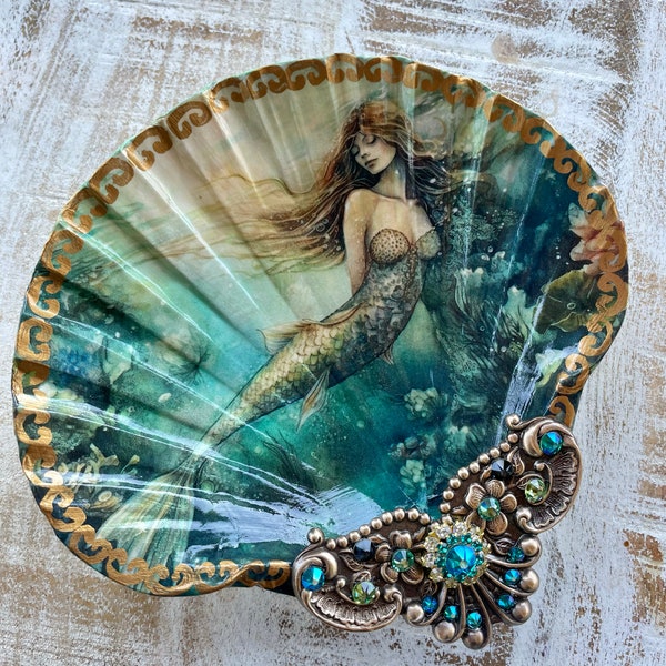 Decoupaged Shell Jewelry Dish, Mermaid shell dish,  Jewelry Storage Ring dish, Mermaid Dish,  Trinket Dish, Coastal Decor, Alter Dish