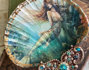 Decoupaged Mermaid Shell Jewelry Dish: Rhinestone Coastal Decor
