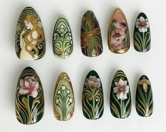 Vintage Floral Nail Art Set, Hand-Painted Green Floral Design with Gold Details, Elegant Press-On Nails, Retro Nail Art with Gold Highlights