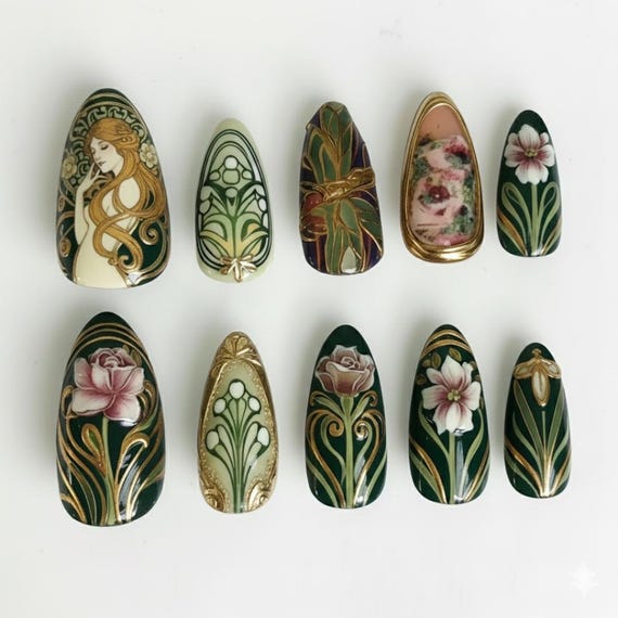 Vintage Floral Nail Art Set, Hand-Painted Green Floral Design with Gold Details, Elegant Press-On Nails, Retro Nail Art with Gold Highlights