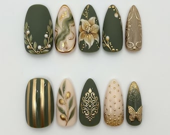 Grüngoldblumenpresse auf den Nägeln, elegante Lilien-Mattnägel, botanische Luxusnagelkunst, stilvolle grüne Schmetterlings-handgefertigte Nägel