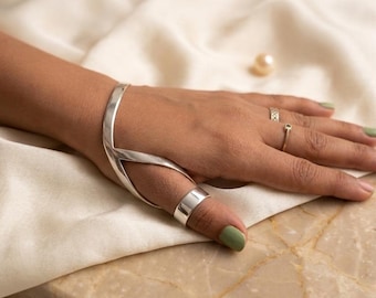 Handcrafted German Silver Arthritis Thumb Splint Bracelet Ring for CMC Joint Support and Pain Relief.