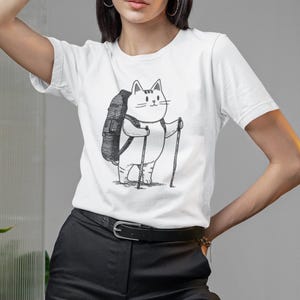 Kat wandelen doodle T-shirt, cartoon kat T-shirt, backpacken kat shirt, outdoor kat top, katten avontuur T-shirt, kitten wandelen, outdoor shirt