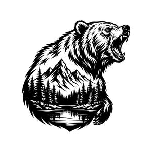 以下が含まれることがあります： 横向きで吠えるクマの白黒グラフィックイラスト。クマのシルエットの中には、険しい山の頂、密集した松林、そして景色を映し出す穏やかな湖が描かれた詳細な風景画が収められています。