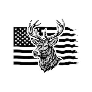 Könnte beinhalten: Schwarz-Weiß-Illustration eines Hirschkopfes mit großem Geweih, vor einem stilisierten Hintergrund der amerikanischen Flagge. Der Hirsch ist detailliert dargestellt, mit Fokus auf Fell und Gesichtszüge. Die Flaggenstreifen sind wellenförmig.