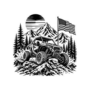 Puede incluir: Ilustración en blanco y negro de un vehículo todoterreno en un terreno rocoso, con montañas, pinos, un sol poniente y una bandera estadounidense en el fondo.
