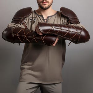 Handmade Genuine Leather Shoulder & Arm Armor Set | Custom Medieval Cosplay Gear | Viking LARP Bracers e Pauldrons