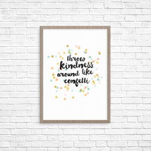 Könnte beinhalten: Ein gerahmter Druck mit weißem Hintergrund und goldenen, rosa und blauen Konfetti. Der Text auf dem Druck lautet "throw kindness around like confetti".
