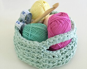 Crochet basket pattern / crochet pattern / basket pattern / chunky crochet basket / beginners crochet pattern / t shirt yarn pattern