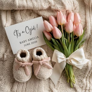 It's a Girl Pregnancy Announcement: Minimalist Baby Girl Reveal, Social Media Editable Template (Digital Download)