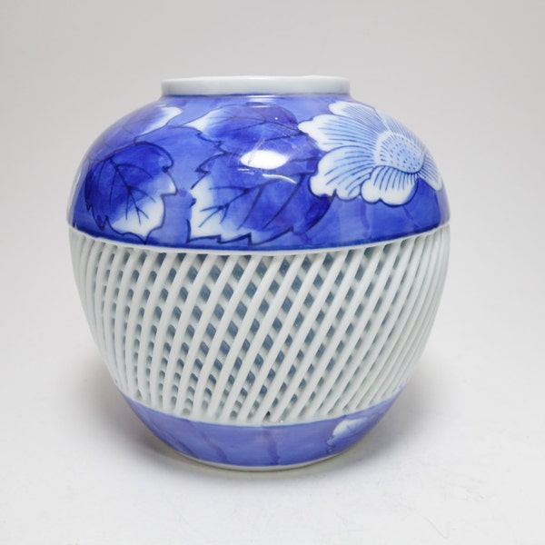 Vintage Signed Japanese Imari Blue & White Porcelain Woven Lattice Vase, Japan Imari Porcelain, Imari Lattice, Porcelain Lattice Vase, Japan