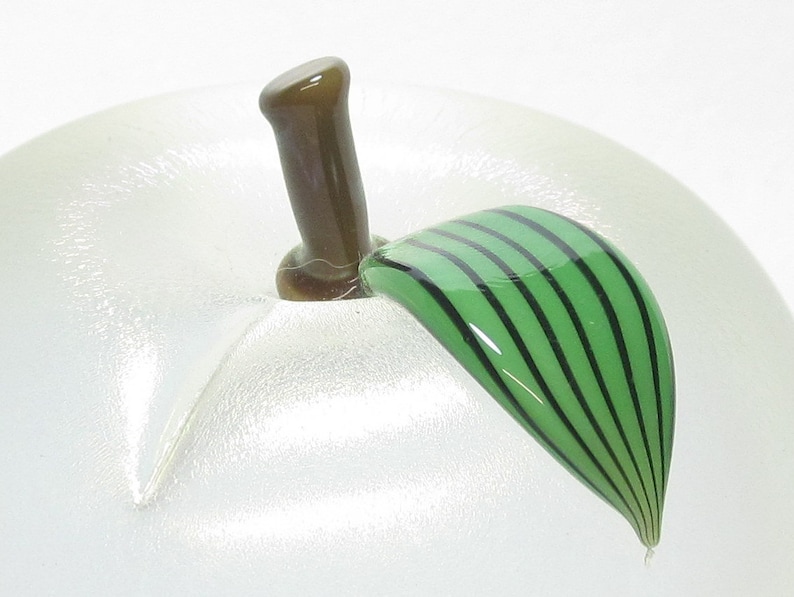 Vintage Orient and Flume Chico CA Hand Blown Iridescent White Large Art Glass Apple Paperweight Sculpture Signed MINT