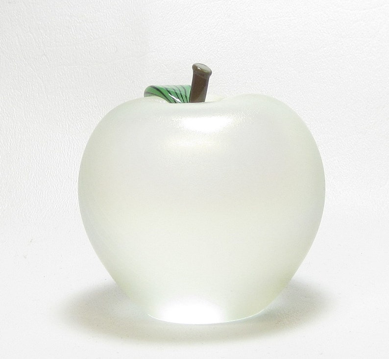 Vintage Orient and Flume Chico CA Hand Blown Iridescent White Large Art Glass Apple Paperweight Sculpture Signed MINT