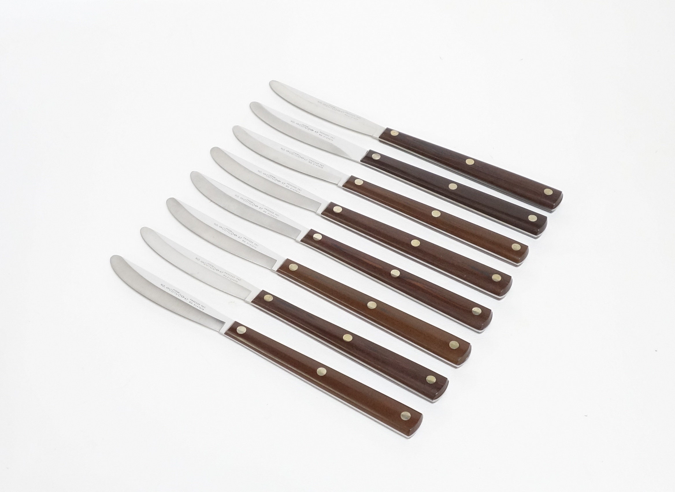 Cutco Cutlery - Impressive in size and heft! 🔪 The Steak Knife is bigger  and bolder than Table Knives, and can be used to effortlessly cut through  the thickest steaks, lasagna and