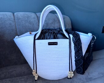 Kordeltasche mit Makramee-Elementen