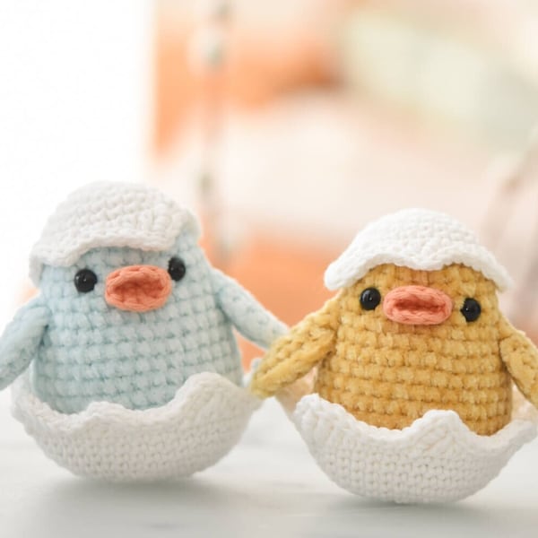 Little Chick in an Egg Shell Amigurumi Pattern Crochet Easter Decoration Tutorial Bird Toy